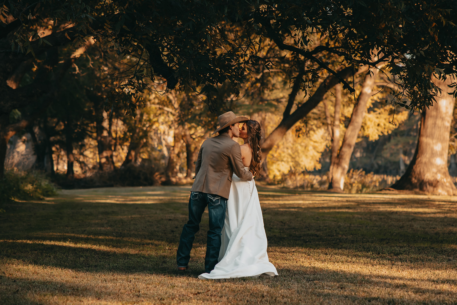 Golden hour couple portrait under the oaks by GR Weddings